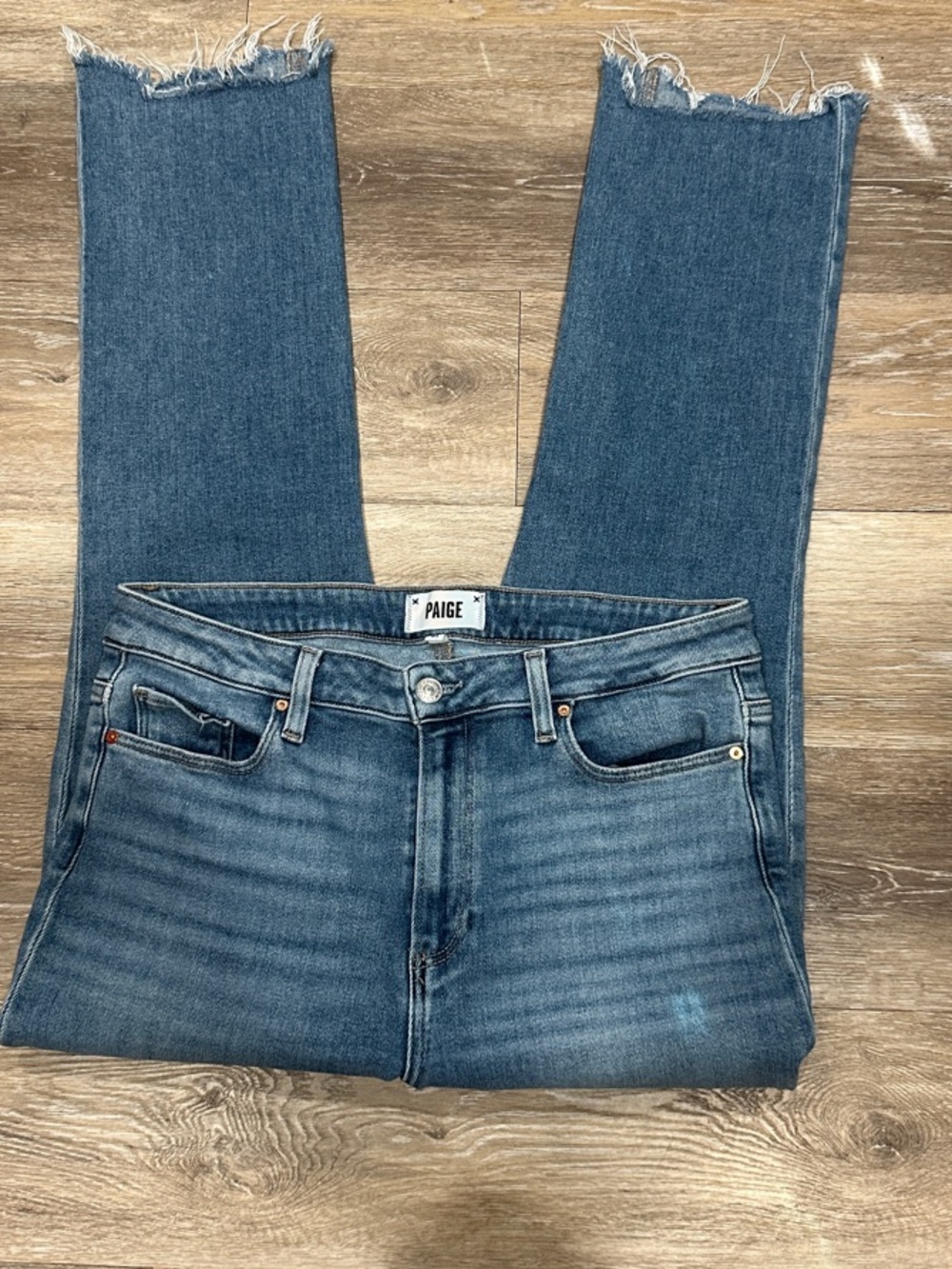 Like New! PAIGE The Cindy Straight Leg Frayed Hem